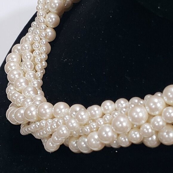 Stunning 16 Inch Faux Pearl Necklace Gold Clasp Worn Twisted or Straight Vintage - Picture 4 of 6